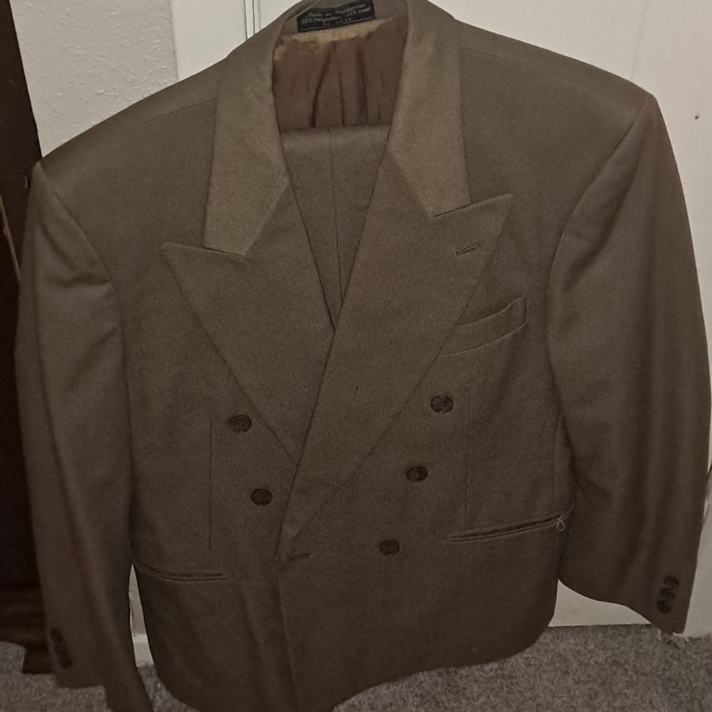 Mens suit - Picture 3 of 3